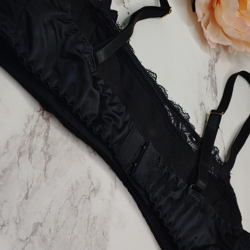 🌿Urban outfitters🌿 vintage style bra - Picture 4 of 6